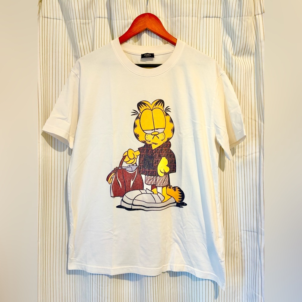 Designer-style Garfield Graphic Tee Parody Worn Print Size Medium